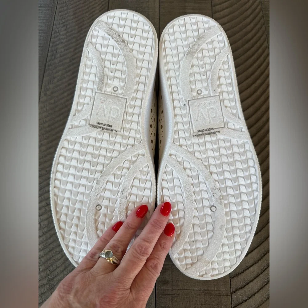 Dolce Vita - DV Adela Perforated Sneakers Women's Size 7 (NWOT)